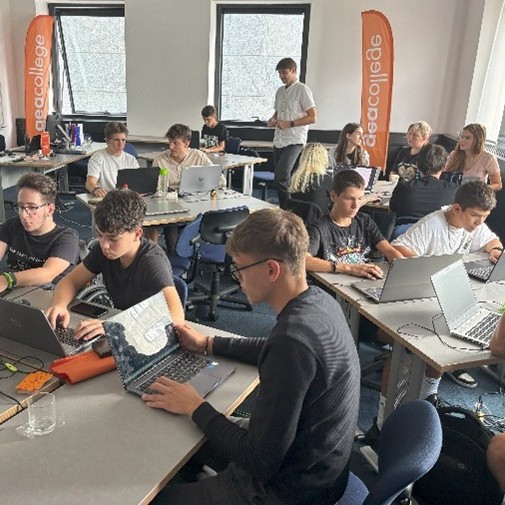 Cyber kamp na GEA College: Mladi odraščajo v digitalnem svetu – a kdo jih uči, kako se zaščititi?
