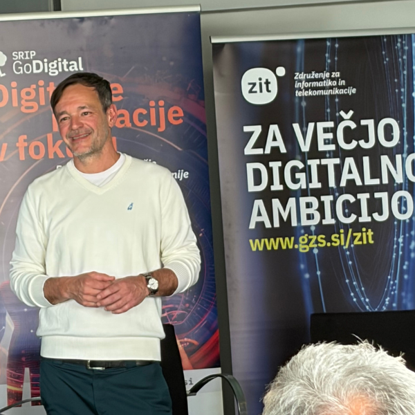 Posvet o prihodnosti IKT sektorja: prehod od storitev po naročilu do lastnih digitalnih produktov